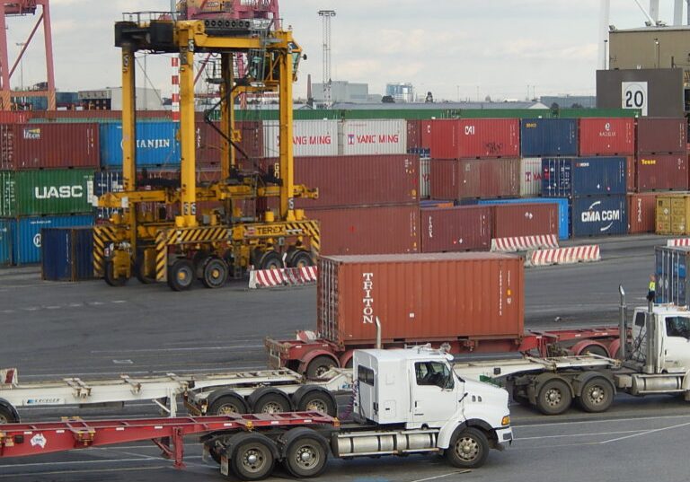 DP World Melbourne - trucks loading