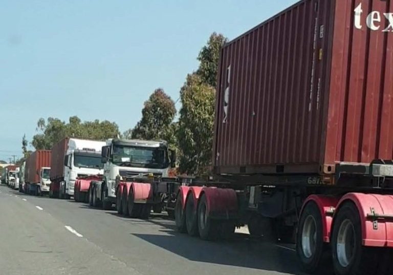 Truck queuing Melbourne